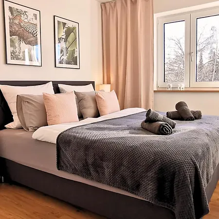Fynbos Deluxe, Penthouse Oder Balkon, Parkplatz * Straubing
