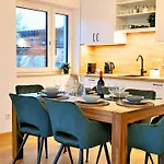 Fynbos Deluxe, Penthouse Oder Balkon, Parkplatz Apartmán Straubing