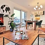 Fynbos Deluxe, Penthouse Oder Balkon, Parkplatz Straubing
