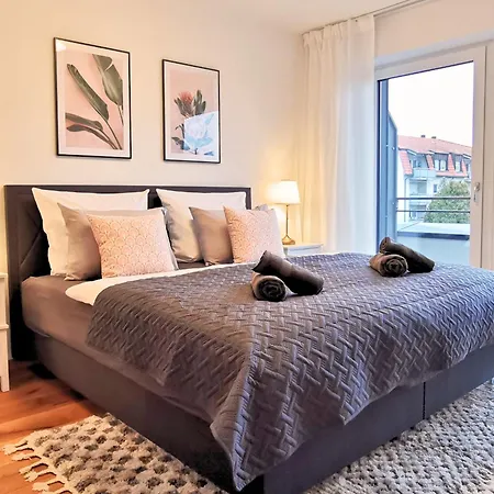 Fynbos Deluxe, Penthouse Oder Balkon, Parkplatz Apartament Straubing